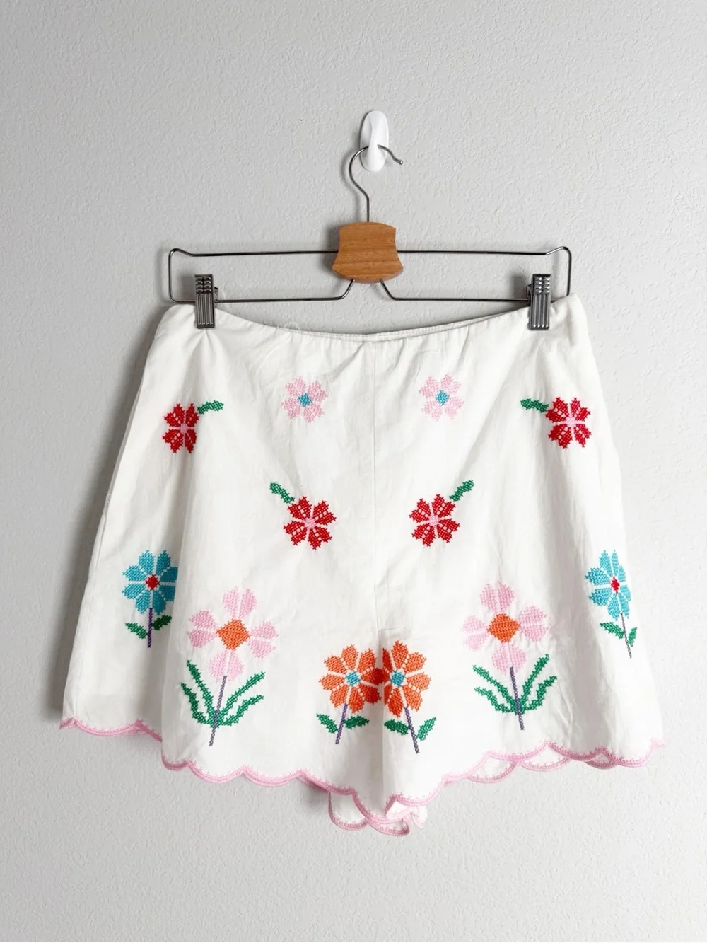 J.Marie Short Set Eloise White Floral Embroidered Top and Shorts - Picture 9 of 13
